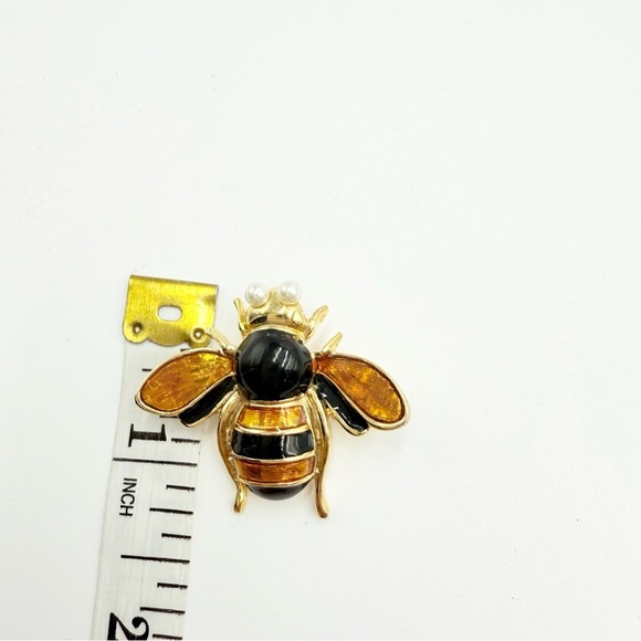 Vintage Gold-tone Enamelled Pearls Accent Bee Brooch - Picture 6 of 6
